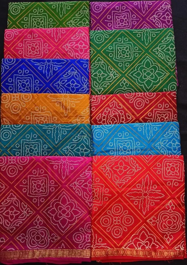 Pink_Green_Pure_Soft_Silk_Lagdi_Patta_Bandhani_Saree_with_Unstiched_Blouse_Fabric